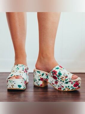 Beach by Matisse Women's Terry Floral Heeled Sandals Size 6